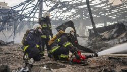 இரஷ்ய தாக்குதலில் சிதிலமைடைந்த உக்ரைன் கட்டிடம் 