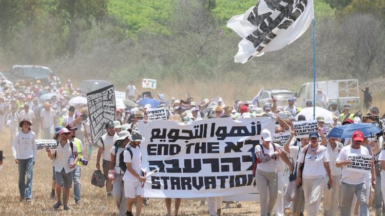 Protest march from Tel Aviv to Gaza border calling to stop the war