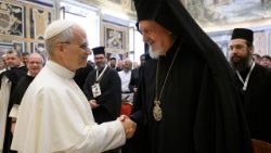 Il Papa si scusa per ritardo a udienza, 'devo ancora imparare'