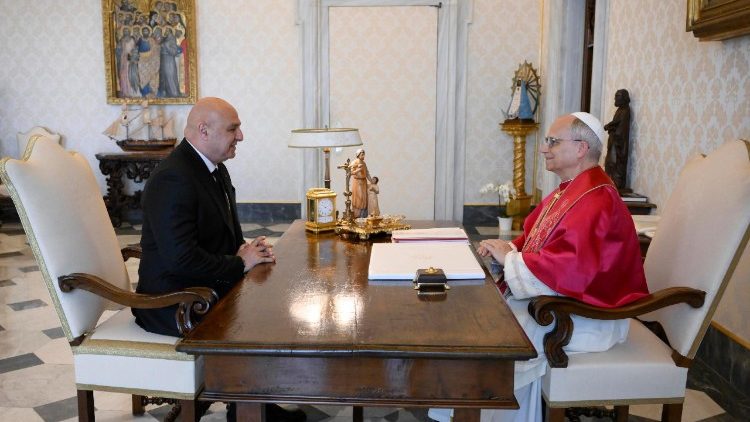 संत पापा लियो 14वें ने  लेबनान के राष्ट्रपति, जोसेफ औन से मुलाकात की। 