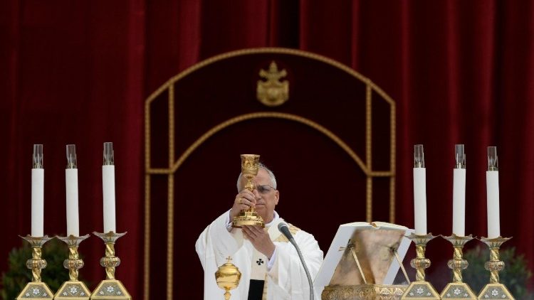 Papst Leo bei der Fronleichnamsmesse am 22. Juni 2025 in der Lateranbasilika