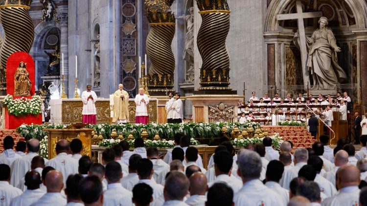 Il Papa in Basilica San Pietro per messa in cui ordina 32 preti