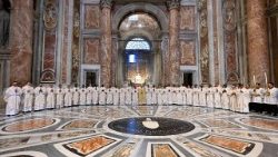 Maadhimisho ya Sherehe ya Moyo Mtakatifu wa Yesu, Siku ya kuombea: toba, wongofu na utakatifu wa mapadre, Baba Mtakatifu Leo XIV ametoa Daraja Takatifu ya Upadre kwa Mashemasi 32 