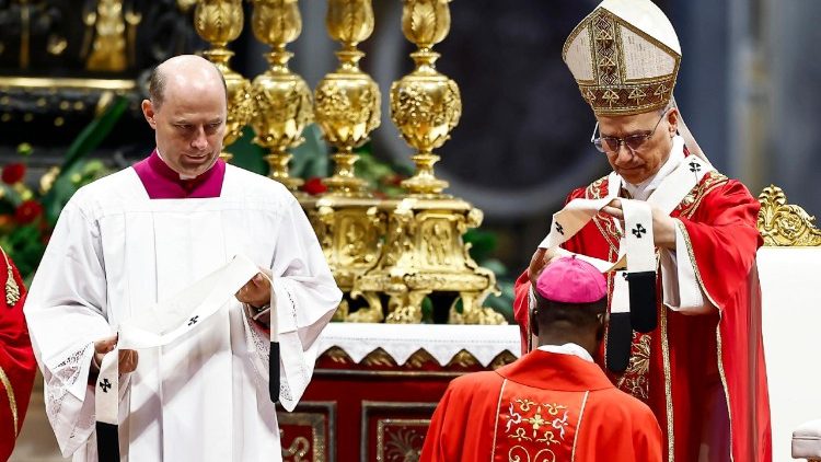 Il Papa nella Basilica Vaticana per messa Santi Pietro e Paolo