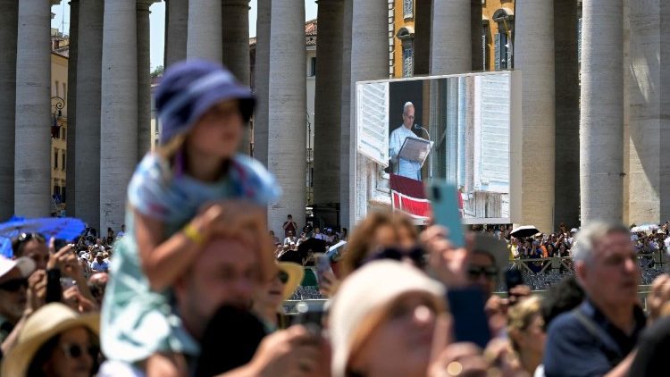 Паломники на площади Святого Петра (6 июля 2025 г.)