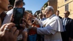 البابا يصل كاستيل غاندولفو الإقامة الصيفية للبابوات الأحد ٦ تموز يوليو