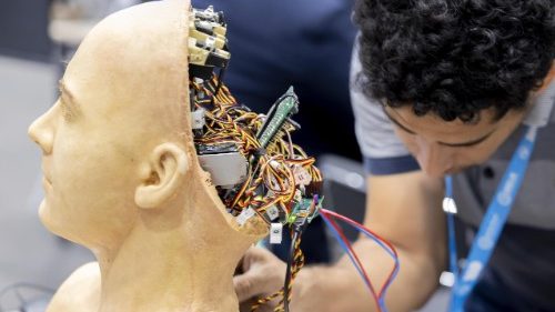Leone XIV: lo sviluppo dell’IA si affianchi al rispetto dei valori umani e sociali