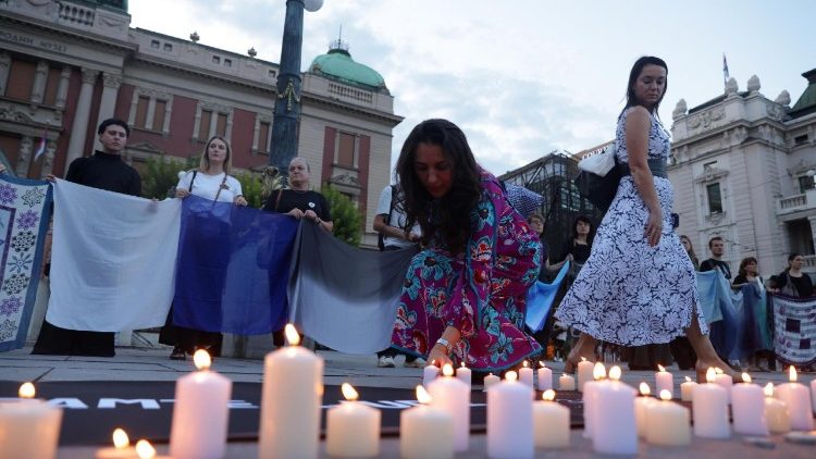 स्रेब्रेनिका नरसंहार की तीसवीं बरसी पर बेलग्रेड में 