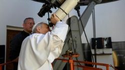 ലിയോ പതിനാലാമൻ പാപ്പാ വത്തിക്കാൻ ഒബ്‌സർവേറ്ററി സന്ദർശിച്ചപ്പോൾ 