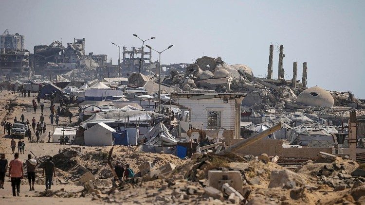 Scores shot dead by Israeli soldiers at food distribution point in Gaza