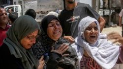 Scores shot dead by Israeli soldiers at food distribution point in Gaza
