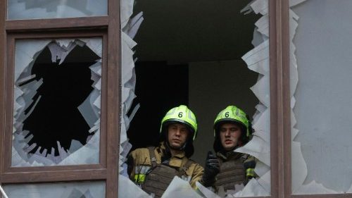 Von russischen Drohnen zerstörtes Haus in der Ukraine