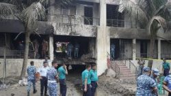 बांग्लादेश वायु सेना का विमान ढाका के स्कूल में दुर्घटनाग्रस्त