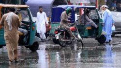 पेशावर में मानसून की बारिश