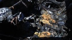 വെസ്റ്റ് ബാങ്കിൽ നടന്ന ആക്രമണത്തിൽ തകർന്ന വാഹനം 