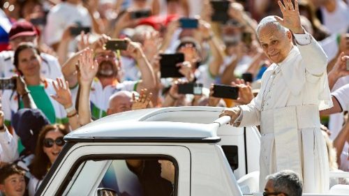 Live bei uns: Mit Papst Leo durch den Monat Mai