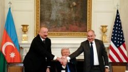 US president hosts leaders of Armenia and Azerbaijan for peace summit