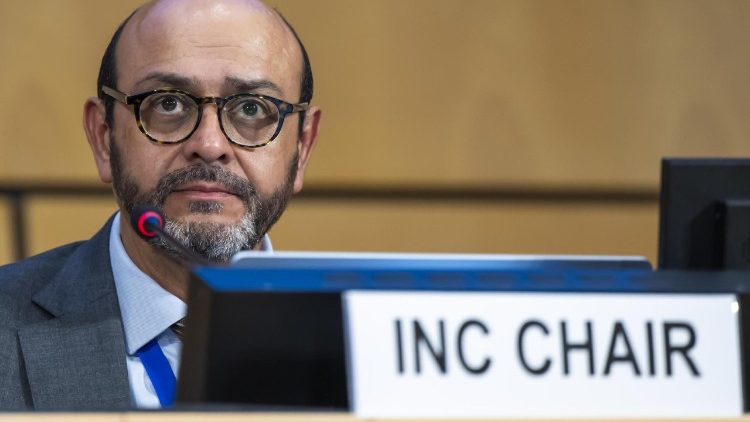 Der Vorsitzende Luis Vayas Valdivieso hat die Konferenz vertagt