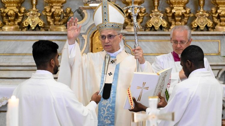 വിശുദ്ധ കുർബാനയുടെ ആശീർവാദ വേളയിൽ പാപ്പാ  