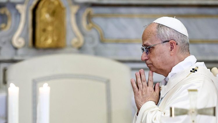 सन्त पापा लियो 14 वें विलानोेवा के सनत् थॉमस को समर्पित गिरजाघर  में, तस्वीरः 15.08.2025