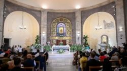 Szentmise az albanói kerektemplomban