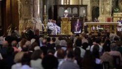 Gyászmise a lisszaboni Szent Domonkos templomban a baleset másnapján     