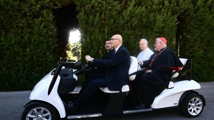 Папата при откриването на екоселцето Laudato si'