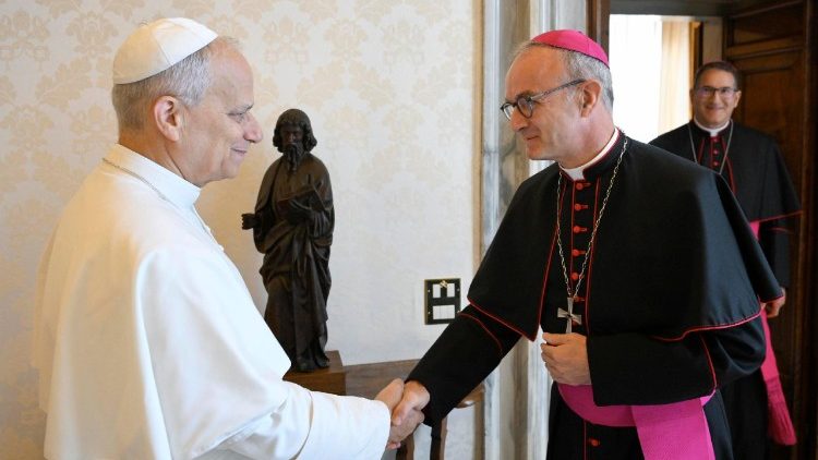 Le Pape et Mgr Verny, président de la commission Tutela Minorum
