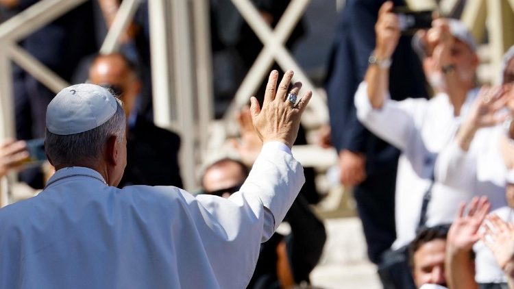 Papa, 'non c'� giustizia se condizioni vita sono disumane'