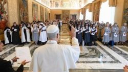 Leó pápa üdvözli a szerzetesnőket