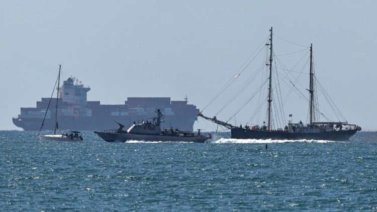 Israel intercepts Gaza-bound flotilla