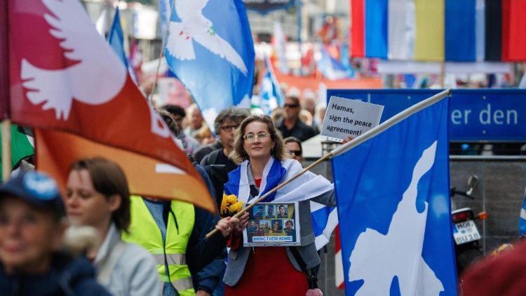 Bei einer Anti-Kriegs-Demo in Berlin