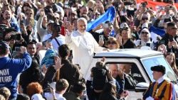 Papa in piazza per udienza, fedeli fino a via Conciliazione