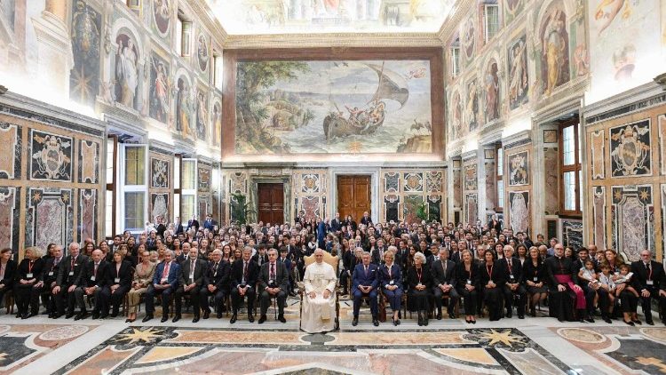 கர்தினால் Rafael Merry del Val பற்றிய கல்வி பயில்வோர் மற்றும் குடும்பத்தாருடன் திருத்தந்தை 