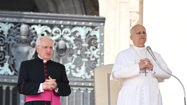 Il Papa in piazza per udienza, fedeli fino alla Conciliazione