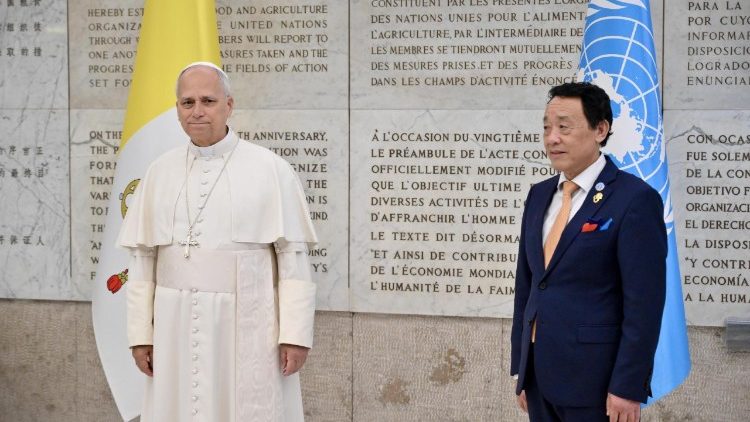 Папа Лев XIV во время визита в римскую штаб-квартиру ФАО (16 октября 2025 г.)