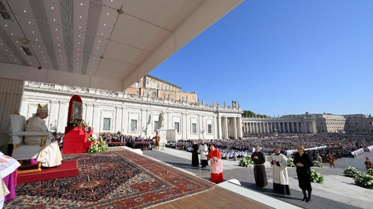 Il Papa presiede la Messa per le nuove canonizzazioni