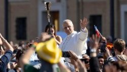 പാപ്പാ വിശ്വാസികളെ അഭിസംബോധന ചെയ്യുന്നു 