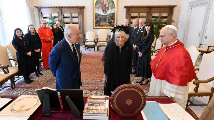 Le Loro Maest� il Re Carlo III d'Inghilterra con la Regina Camilla