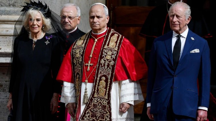 Il Papa e Carlo, storica preghiera insieme in Sistina