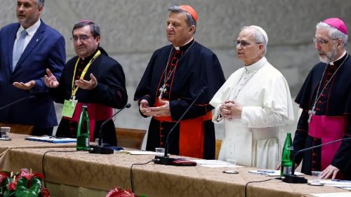 Le Pape en dialogue avec les participants au Jubilé des équipes synodales