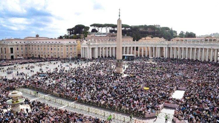 Angelus del Papa, facciamo nostra sofferenza bimbi in guerra