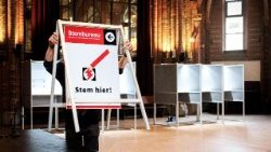 Allestimento dei seggi elettorali nei Paesi Bassi