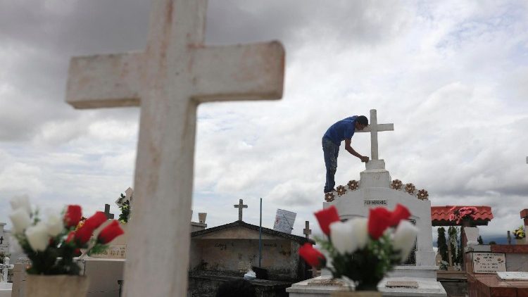 Enterrar um ente querido é uma manifestação de fé cristã e um ato humanitário de amor e misericórdia ao próximo. 