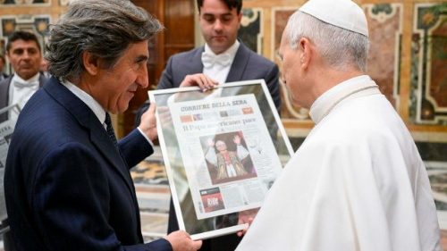 Il Papa: nel sovraccarico di informazione non crescano forme di disumanizzazione