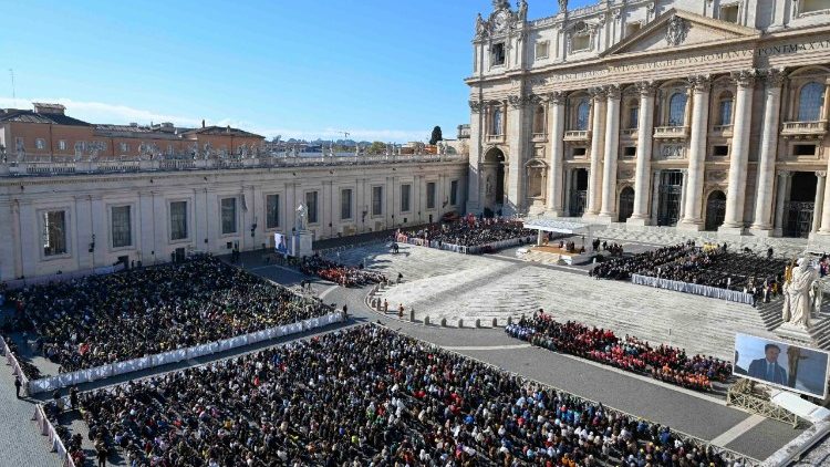 Паломники на площади Святого Петра (8 ноября 2025 г.)