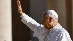 Papa Leone in piazza S. Pietro per l'udienza generale