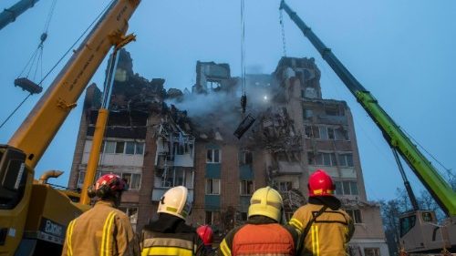 Ternopil, obytný dům po nočním bombardování
