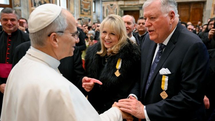 Il Papa,'matrimonio indissolubile ma nei giudizi misericordia'