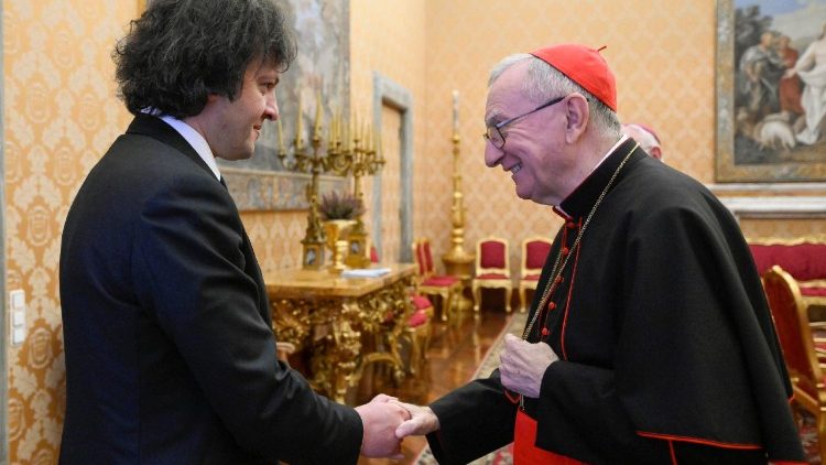 वाटिकन सचिव कार्डिनल पिएत्रो पारोलिन और प्रधानमंत्री, इराकली कोबाखिद्ज़े